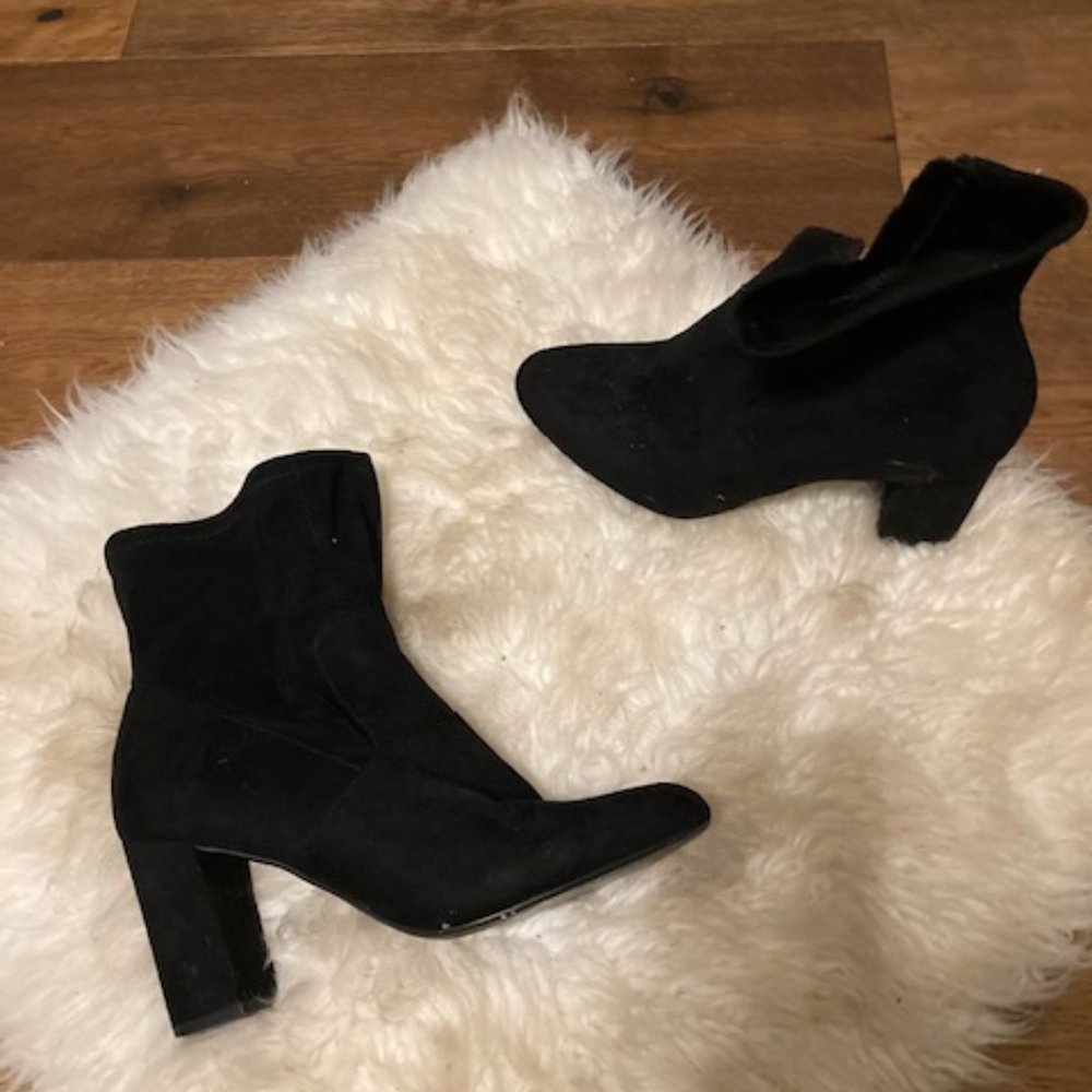 Steve Madden stretchy black booties